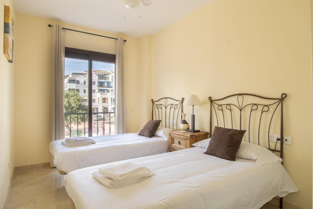 2261-Superb Apt On The Beach, On Duquesa Harbour Manilva Exterior foto